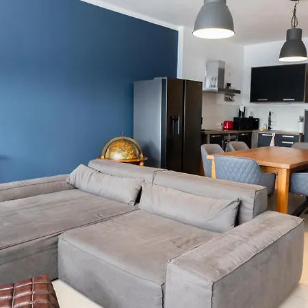 Designer Loft Center, Secured Parking, Cozy Apartment, Nuerburgring Apartment Adenau