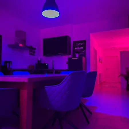 Designer Loft Center, Secured Parking, Cozy Apartment, Nuerburgring Apartment *