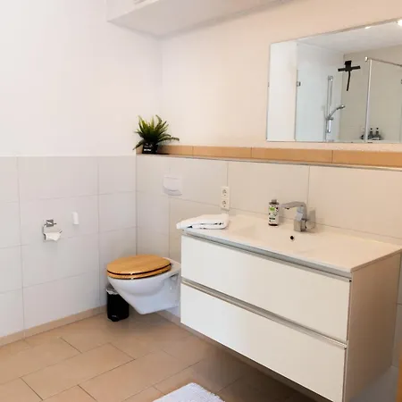 Designer Loft Center, Secured Parking, Cozy Apartment, Nuerburgring *