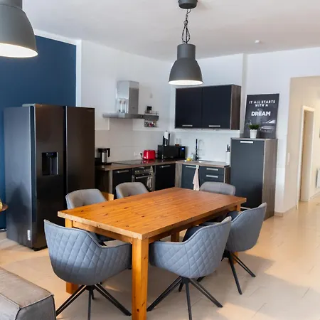 Designer Loft Center, Secured Parking, Cozy Apartment, Nuerburgring 公寓 阿德瑙