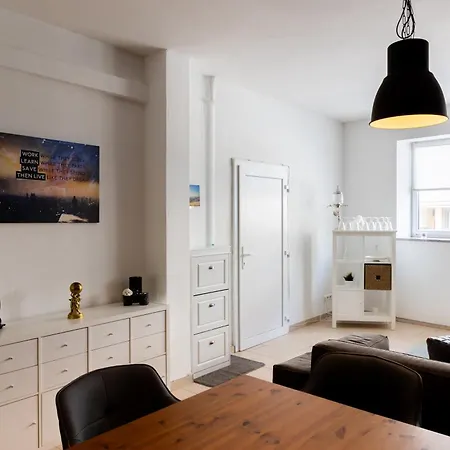 Designer Loft Center, Secured Parking, Cozy Apartment, Nuerburgring דירה *