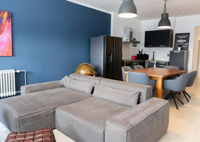 Designer Loft Center, Secured Parking, Cozy Apartment, Nuerburgring Appartement Adenau