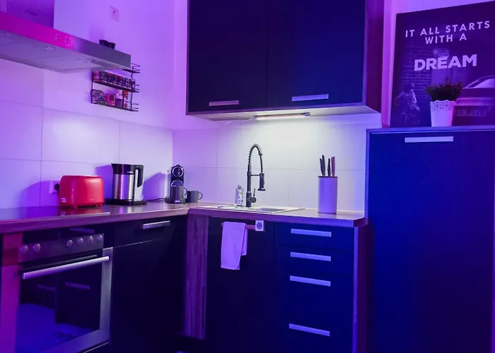 Designer Loft Center, Secured Parking, Cozy Apartment, Nuerburgring * Adenau