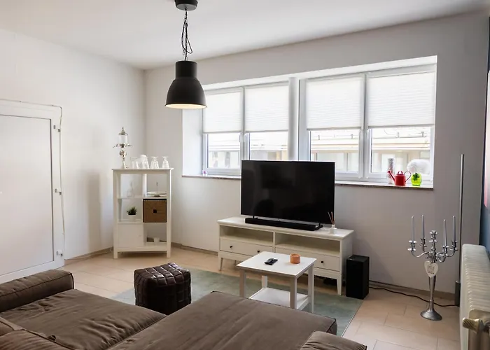 Designer Loft Center, Secured Parking, Cozy Apartment, Nuerburgring Appartement Adenau